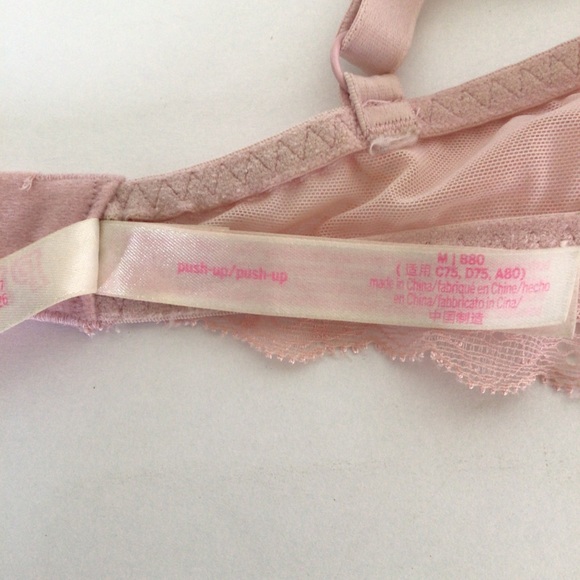 PINK VICTORIAS SECRET LACE WIRELESS PUSH UP BRA SIZE MEDIUM - Picture 11 of 16